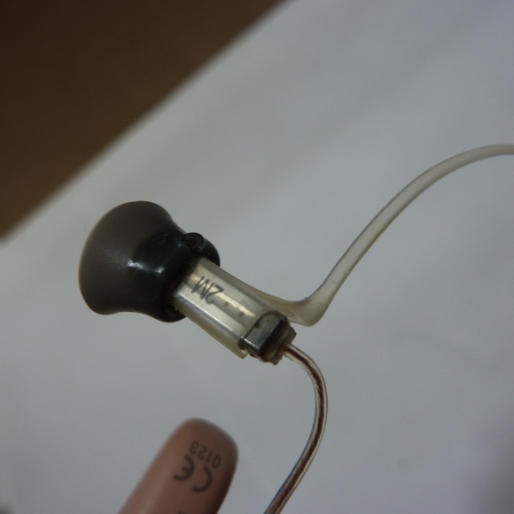 Single-Unit REXTON M-Core R-Li (Right Ear) Only Hearing Aid - Picture 4 of 4